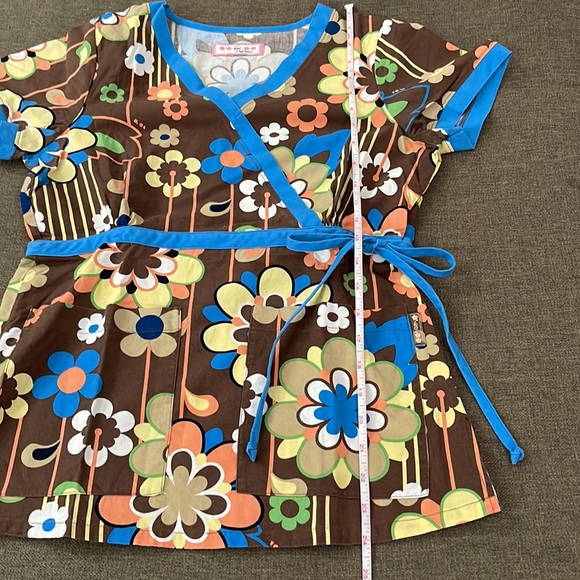 💰3 items for $25 🏷 Koi by Kathy Peterson Katelyn Mock Wrap Top fits like an XS - Picture 11 of 11